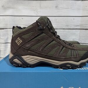 Columbia Men's Waterproof Hiking Boots in Olive Brown